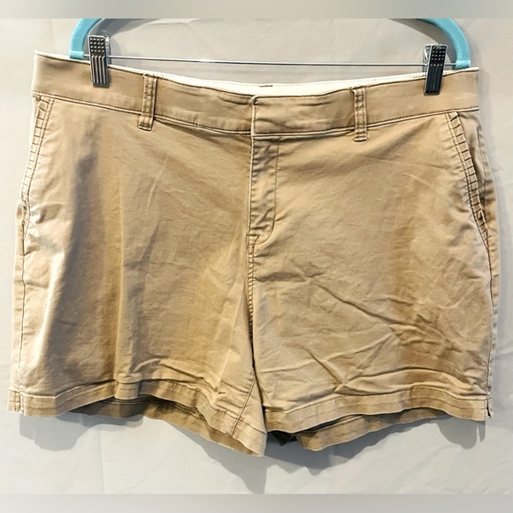 Lane Bryant Women’s Size 16 Khaki Shorts - Picture 1 of 3